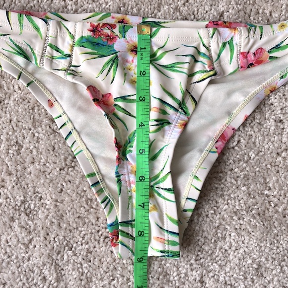 Betty Jade | Floral Bikini - Picture 7 of 11